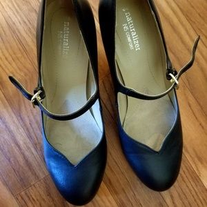 Naturalizer N5 comfort heels size 8